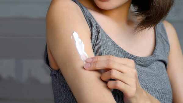 脱毛クリームを使うとムダ毛はだんだん薄くなる？ムダ毛を薄くするなら脱毛サロンが効果的！